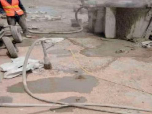 雨花台水泥混凝土路面板底注浆技术 路面脱空注浆整治方案